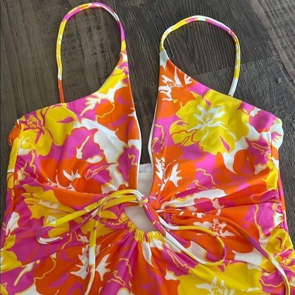 NWT L*Space Piper Keyhole One Piece in Bliss and Blossom Print M - Picture 9 of 12